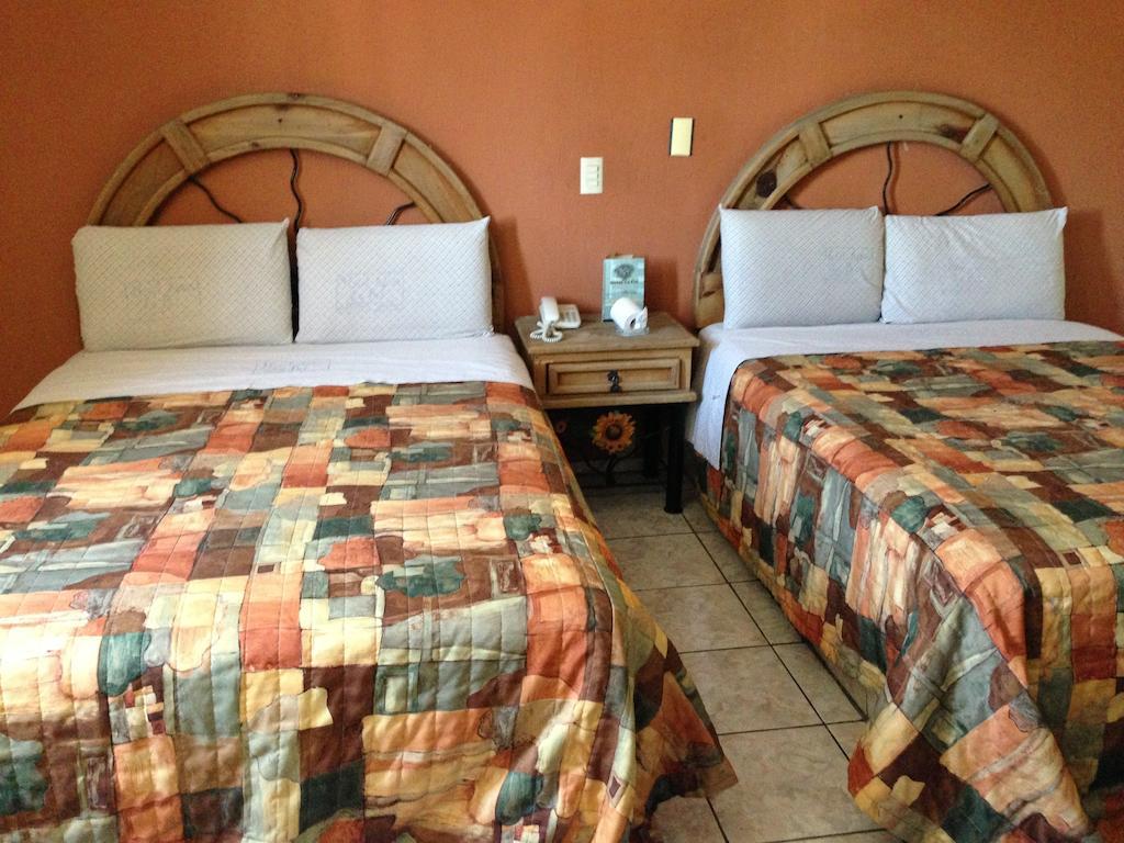 Hotel La Paz Guadalajara Szoba fotó