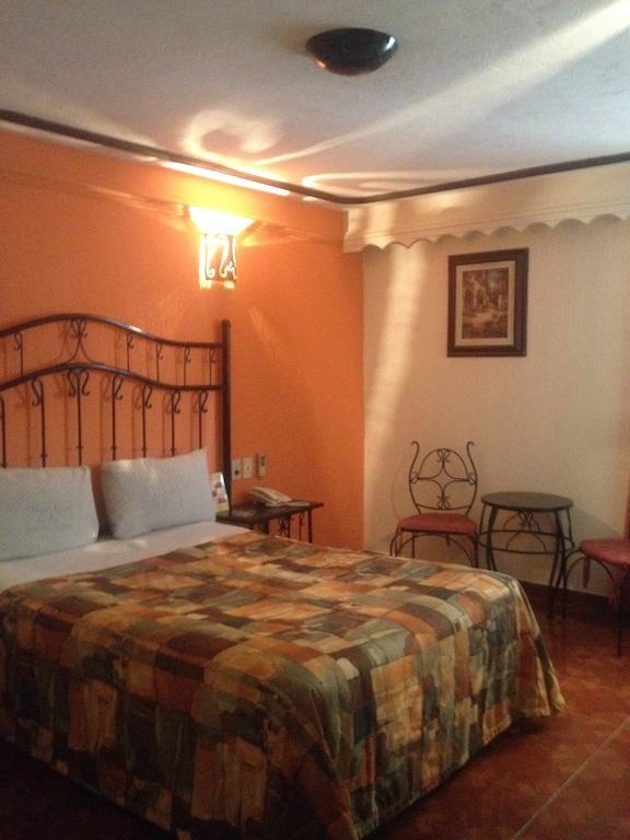 Hotel La Paz Guadalajara Szoba fotó